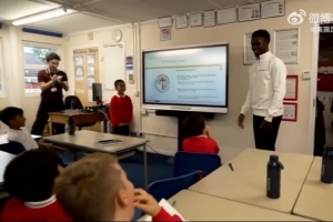 🎥❤️萨卡惊喜现身小学时期的母校