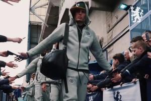 乌龙🤣太阳报：加纳乔周末戴着老板旗下棒球队劲敌的帽子入场