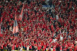 退出争冠！蓉城官博被冲，大量球迷涌入评论区怒骂管理层引援不力