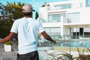 壕！世体：18岁亚马尔1050万欧元购买豪宅，皮克夏奇拉曾住在这