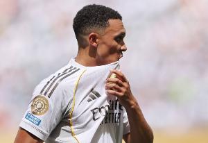 阿斯谈阿诺德被嘘：这次重逢来得太快，球迷的伤口还未愈合