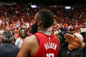 哈登：莫西干是很早的事情了 我应该不会回到那个发型了