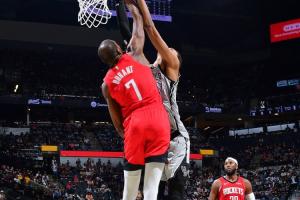 媒体人：曾经划时代球员KD不像自己 全新划时代球员文班一锤定音