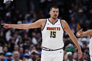 轻轻松松！约基奇半场9中6拿下14分5板7助 首节11分