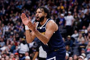 外线神准！穆雷上半场8中6&三分6中5砍下19分4板3助2断