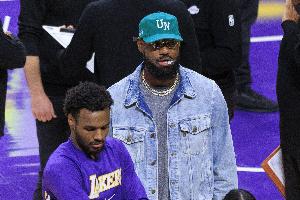 巴克利：詹姆斯是乔科后的历史第三人 不忍看他在职业暮年挣扎