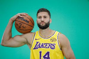 😅场均两分的三分射手克莱伯拿到湖人生涯第一分！