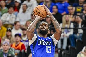 基德：马绍尔打得极具侵略性有些回合他被犯规了 他接管了比赛