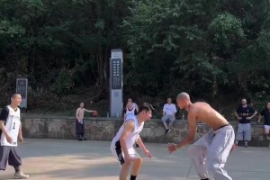 人中吕布！阿隆-戈登这控运技术，在内线里面属于顶级了吧