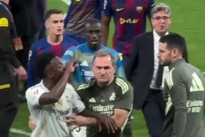 维尼修斯和亚马尔对线时，差点和国家队队友拉菲尼亚干起来😂