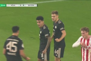 拜仁1-1扳平比分！斯坦尼西奇射门被扑，迪亚斯门前补射破门！