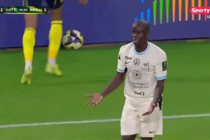 国外网友：第一次看到坎特在比赛中暴怒😁