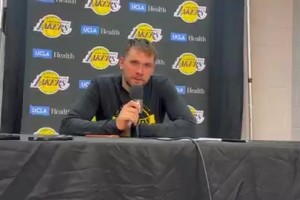 打破米兰9号魔咒的男人，吉鲁的传奇红黑生涯