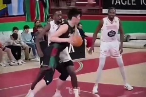 对比！网友总结余嘉豪在欧洲的比赛：防守脚步比杨瀚森快了不少！