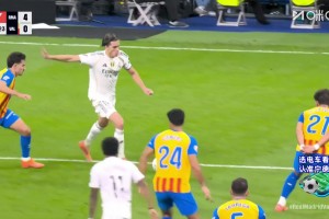 太逆天了！卡雷拉斯不讲理世界波破死角，两位解说惊呆了