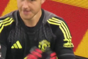 老艺术家的从容！凯恩这脚无定形射门，游戏里都未必能做到！