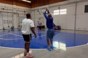 神射手老当益壮！60岁的雷吉·米勒三分球轻松十连中🤯