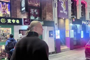 吃不完打包带走！哈兰德去吃中餐和粉丝一起合影！