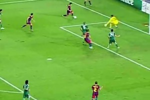 欧冠官推转发：这应该是梅西最为神奇的助攻之一😱