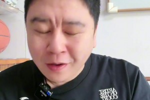 你还欠雷霆几个绝杀！阿布里內斯的球衣被退役！